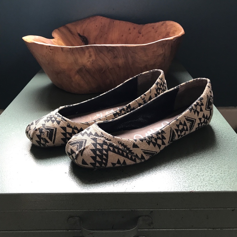 TOMS “Reina” Woven Ballet Flats